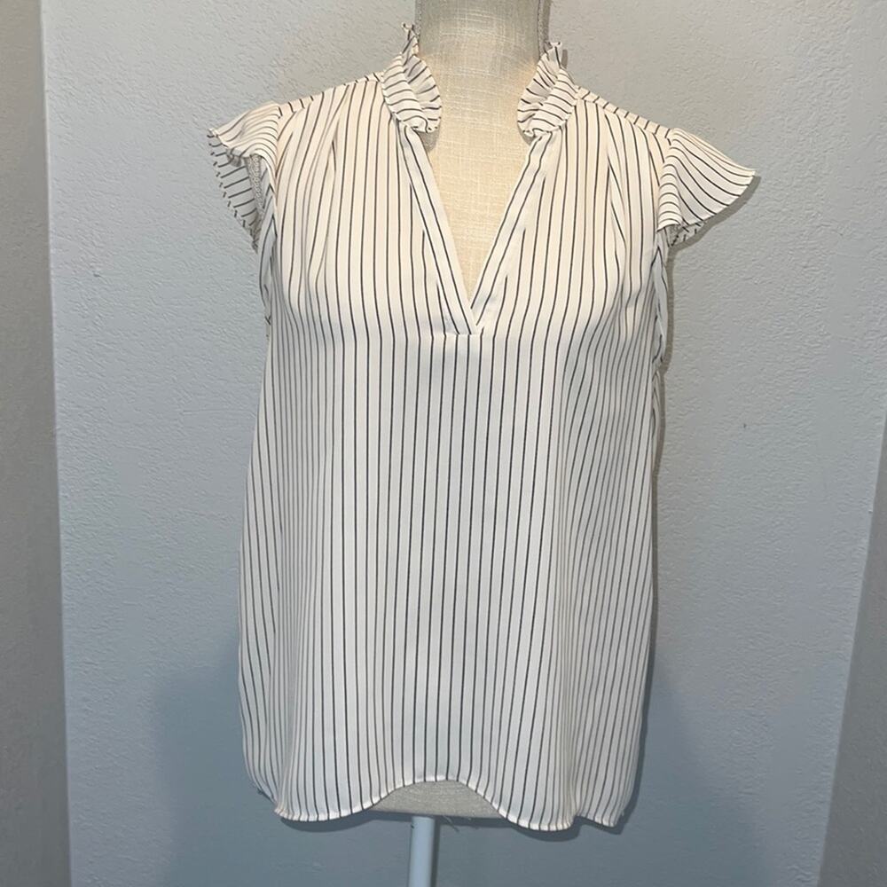 Who What Wear V Neck Flutter Sleeve Blouse Size M